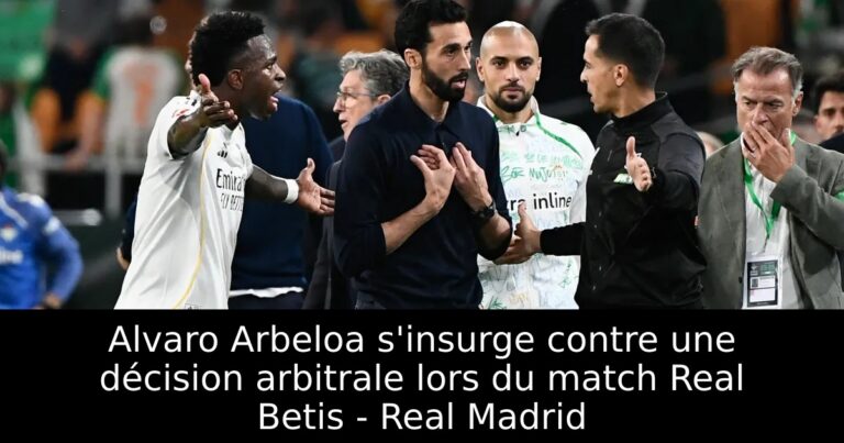 Alvaro Arbeloa s'insurge contre une décision arbitrale lors du match Real Betis - Real Madrid