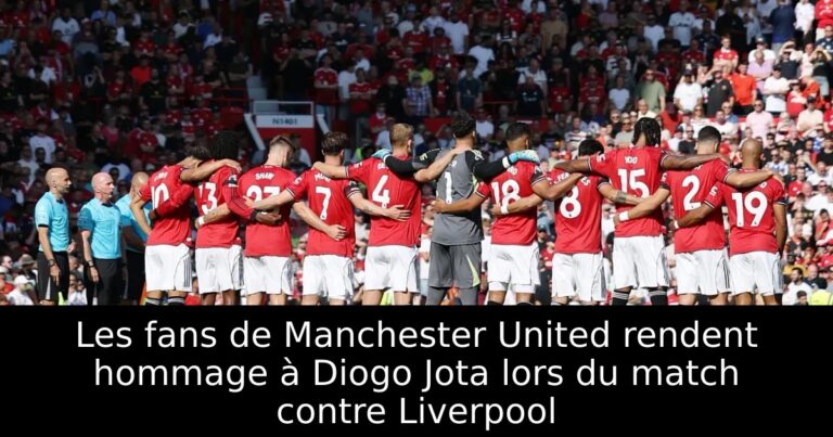 Les fans de Manchester United rendent hommage à Diogo Jota lors du match contre Liverpool
