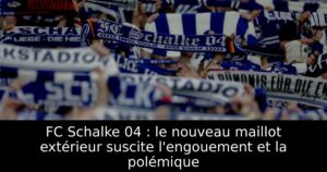 FC Schalke 04 : le nouveau maillot extérieur suscite l&rsquo;engouement et la polémique