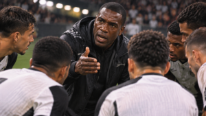 Corinthians : Clarence Seedorf réclame un état d’esprit sans concession pour sortir de la zone rouge