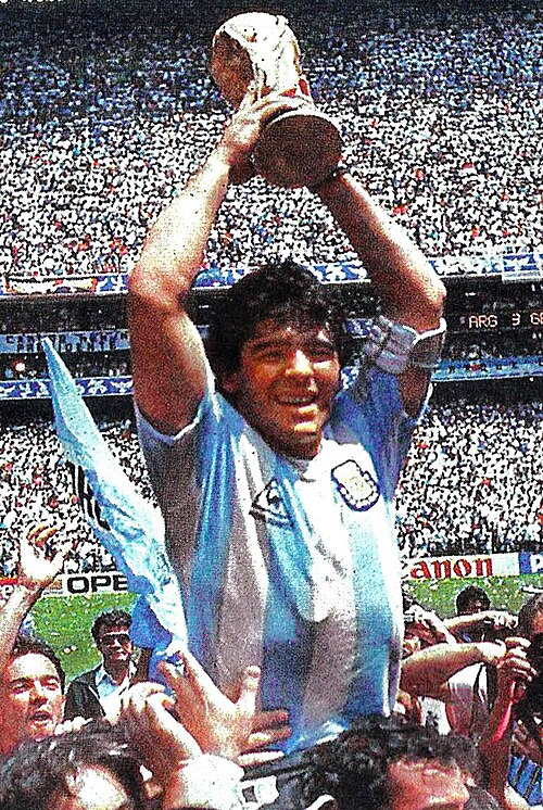 Diego Maradona soulève la Coupe du monde 1986 au stade Azteca