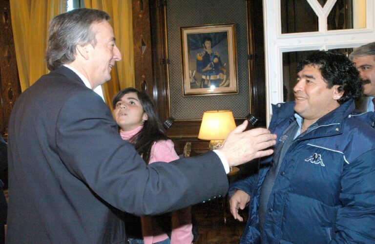 Diego Maradona et Néstor Kirchner à Buenos Aires en 2004