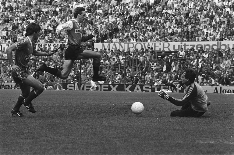 Johan Cruyff en action lors de Feyenoord–PEC