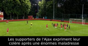 Les supporters de l&rsquo;Ajax expriment leur colère après une énormes maladresse