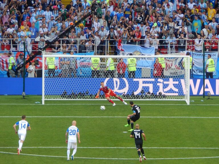 Lionel Messi tire un penalty face à l’Islande, Mondial 2018
