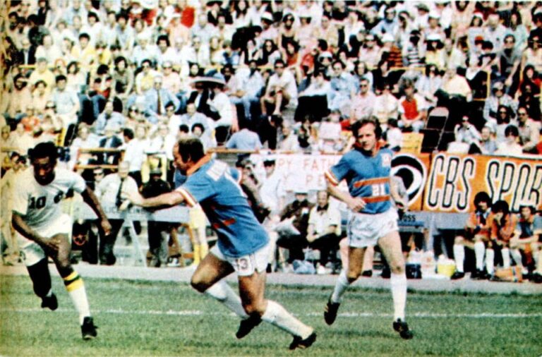 Pelé avec le Cosmos face à Dallas en 1975