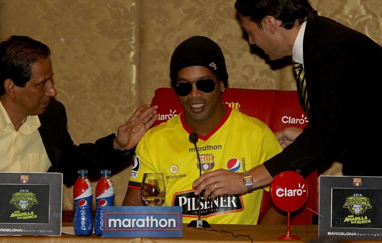 Ronaldinho invité du Barcelona Sporting Club