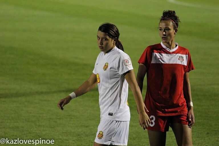 Sam Kerr face au Brésil à Toulouse en 2013