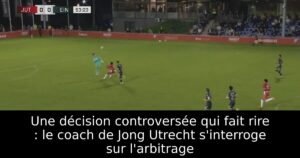 Une décision controversée qui fait rire : le coach de Jong Utrecht s&rsquo;interroge sur l&rsquo;arbitrage