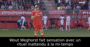 Wout Weghorst fait sensation avec un rituel inattendu à la mi-temps